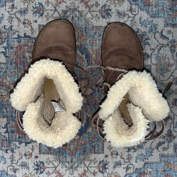 UGG Booties (7), Australia 5587 Brown Suede Leather Sheepskin - Picture 3 of 16